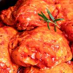 Pollo con salsa de tomate